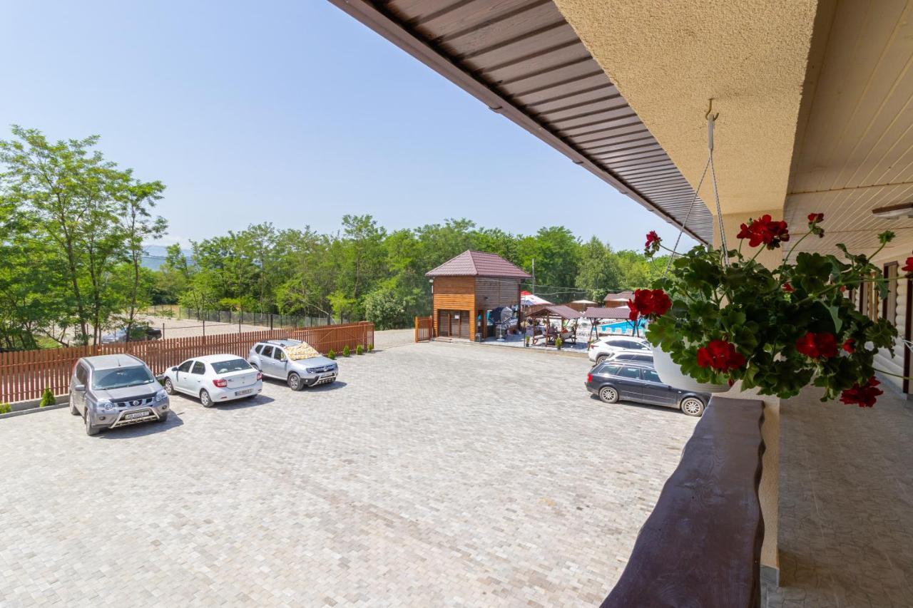 Astoria Hotel Solotvyno Bagian luar foto