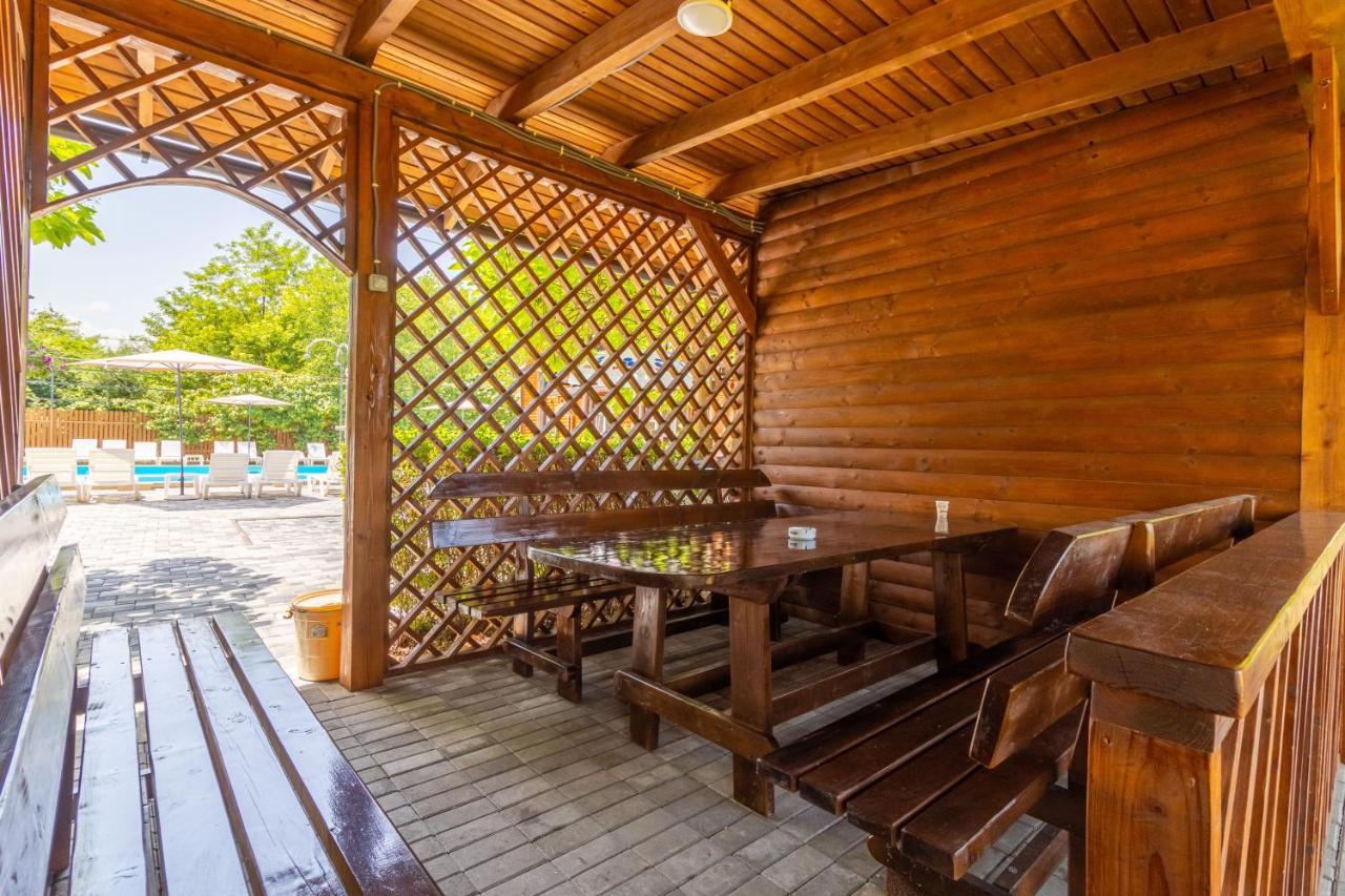 Astoria Hotel Solotvyno Bagian luar foto