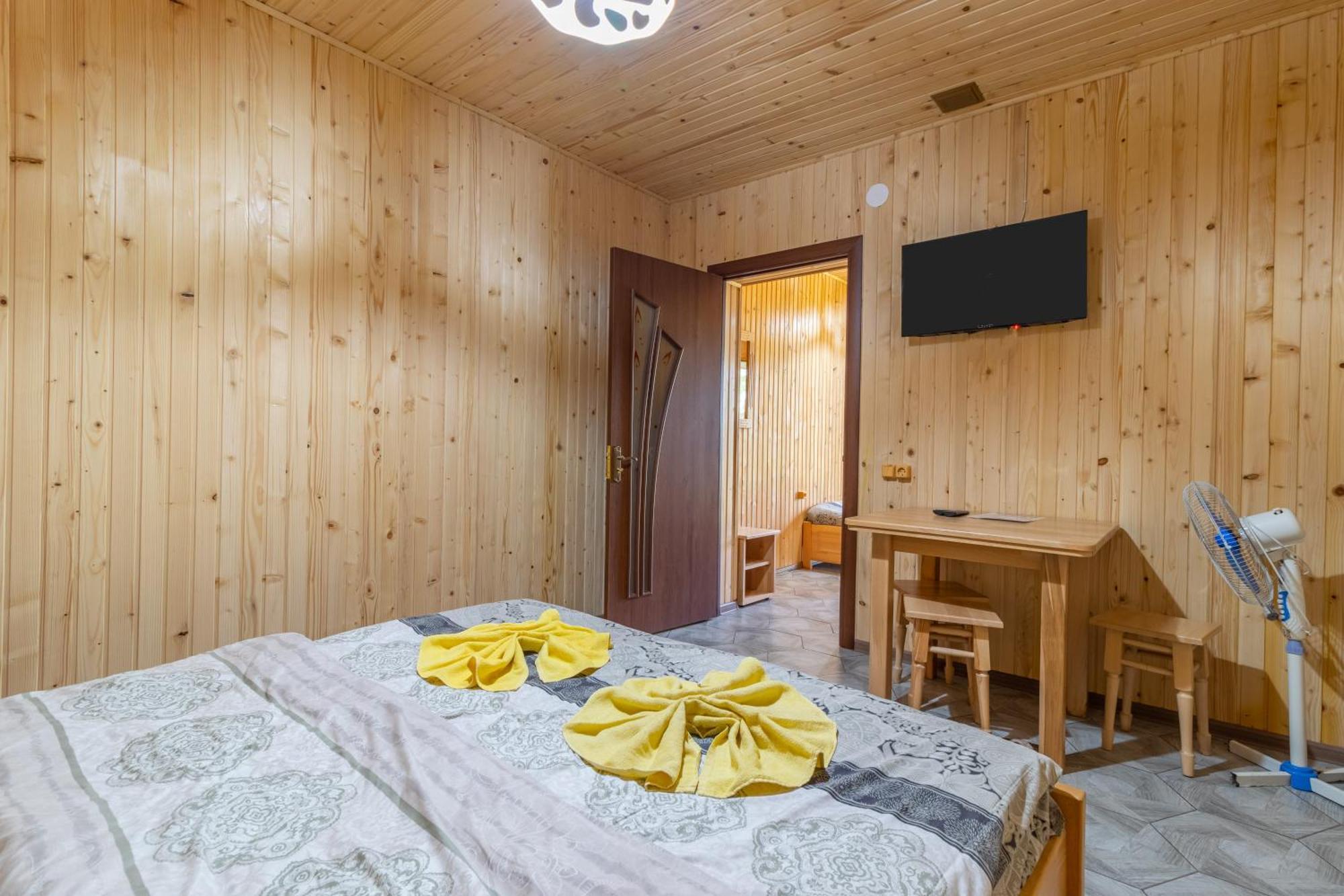 Astoria Hotel Solotvyno Bagian luar foto